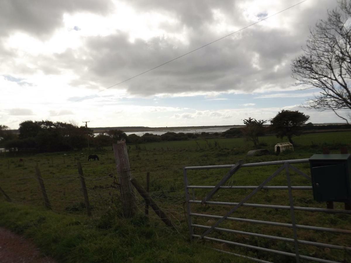 Marsh Water Ponds Fishery Villa Kidwelly Exterior foto