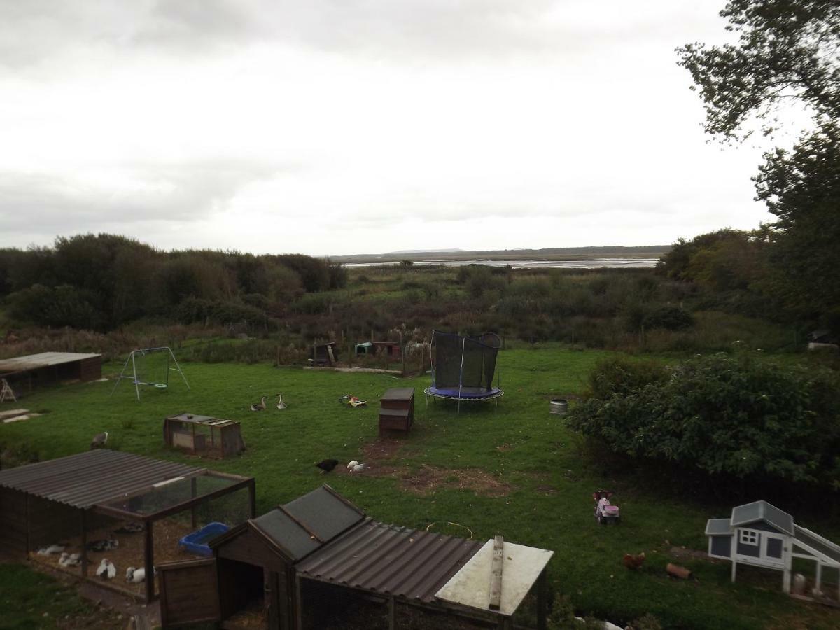 Marsh Water Ponds Fishery Villa Kidwelly Exterior foto